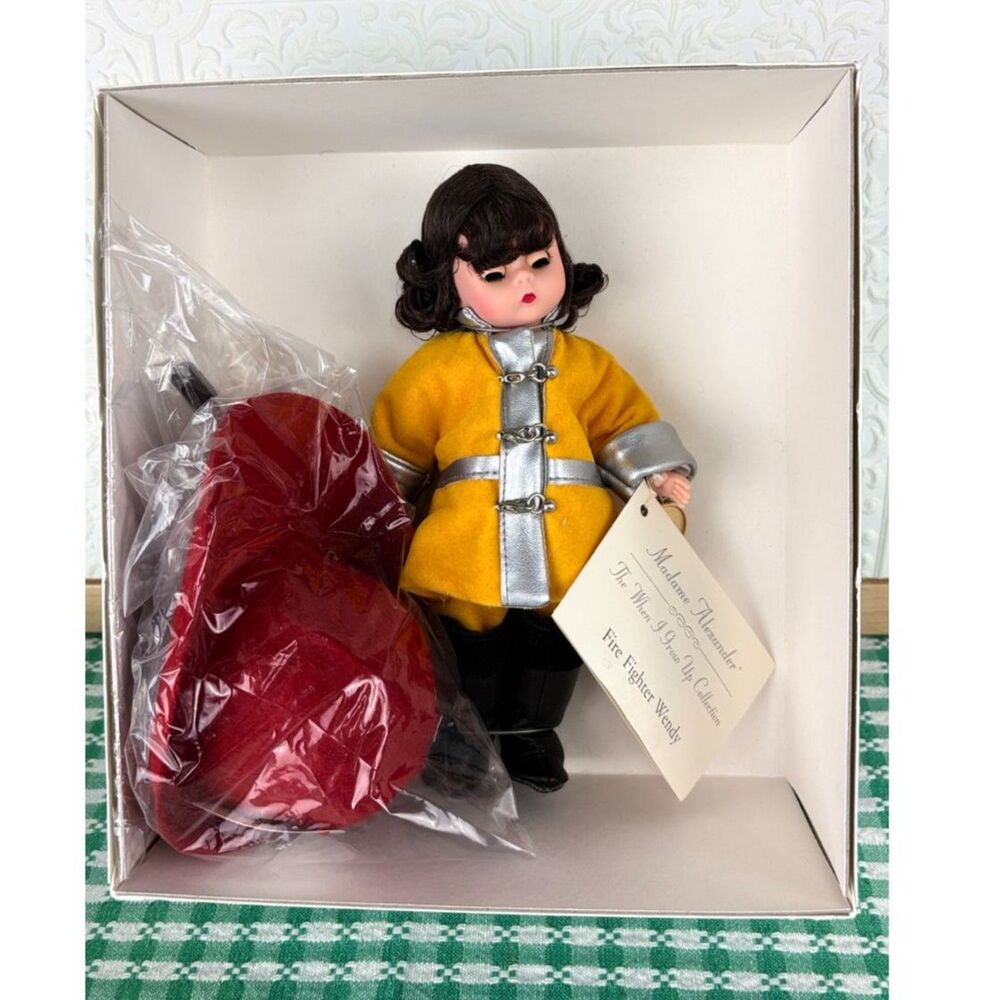 Madame Alexander Fire Fighter Wendy #31270 8" 1997 Original Box Accessories